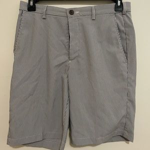 Haggar 32” stretch waist shorts with pockets blue/white stripped
